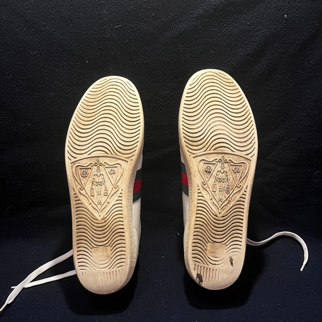Gucci ace sneakers med broderad detalj - 93