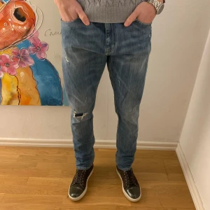 Dondup Jeans George - Tja, säljer nu dessa sjukt feta Jeans från Dondup i toppskick, längd 103cm, först till kvarn!!