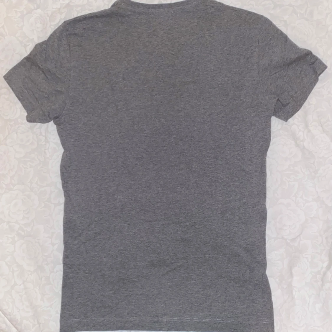 Grå t-shirt från Calvin Klein Jeans - 90