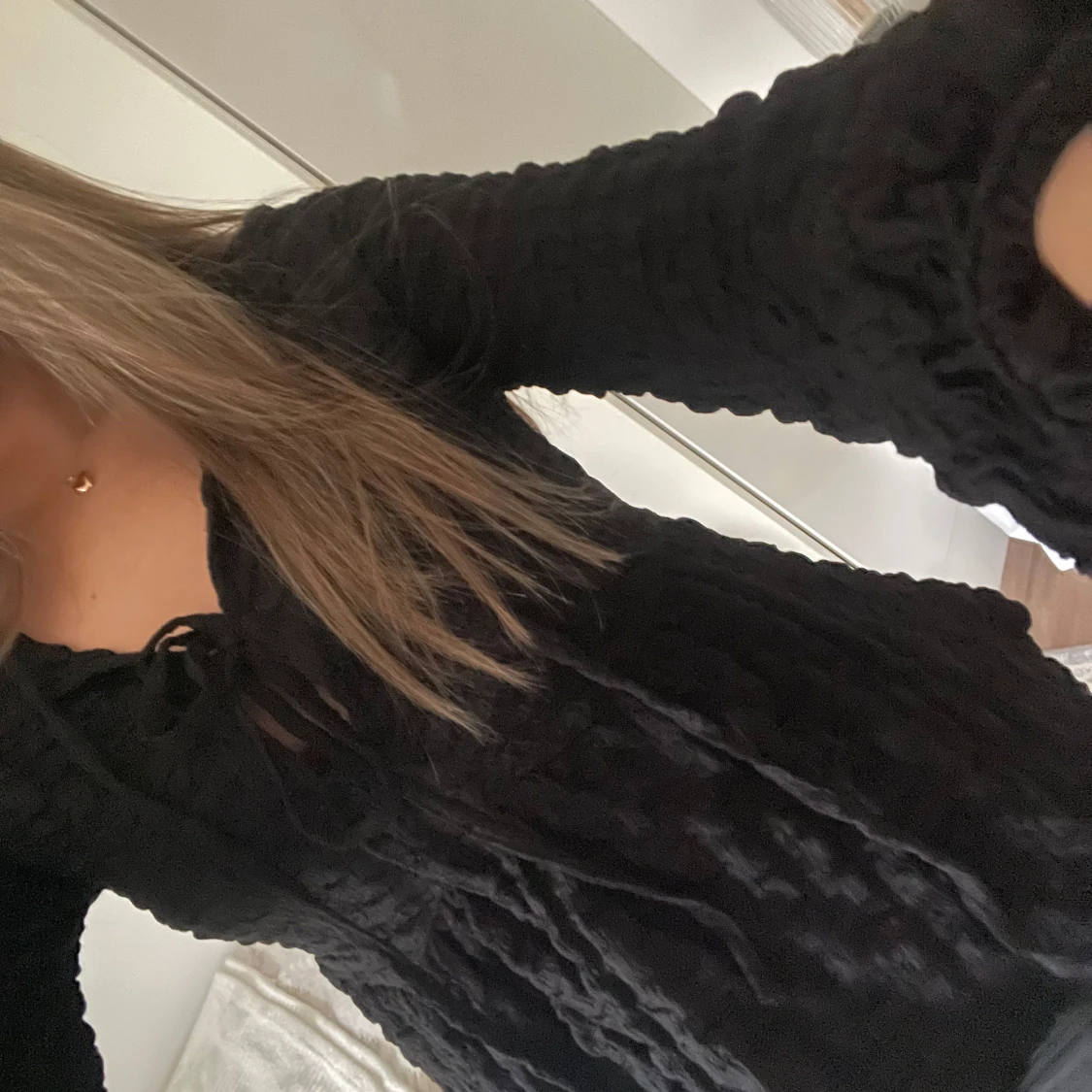 Svart långärmad blus från Gina Tricot - 91