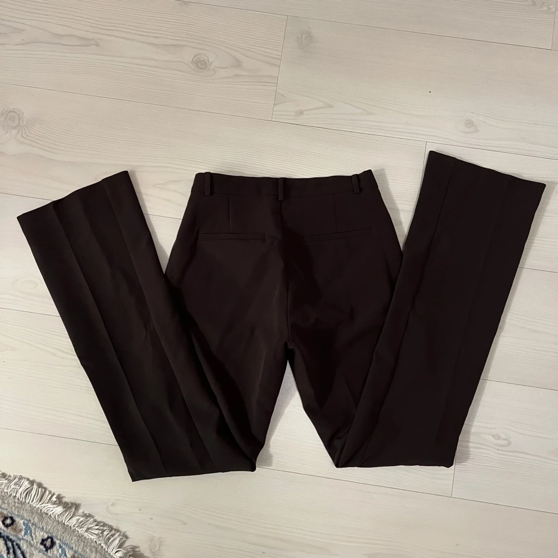 Bruna kostymbyxor från Neo Noir - 92