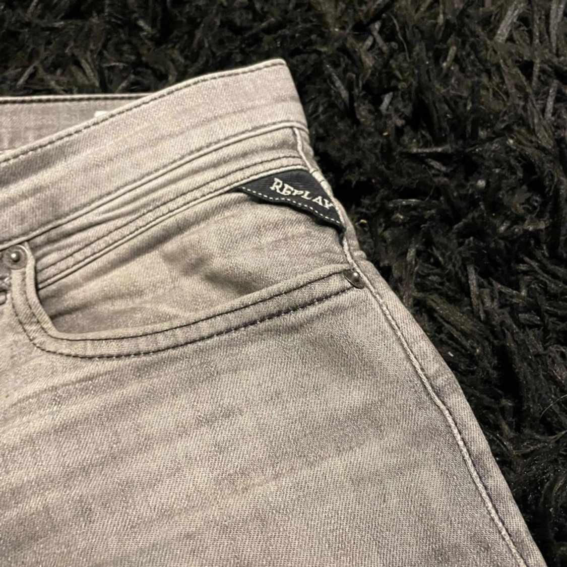 Grå jeans från Replay - 90