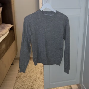Sweatshirt  - Aldrig använd utan endast tvättad och testad 1 gång, därav har den ingen prislapp 