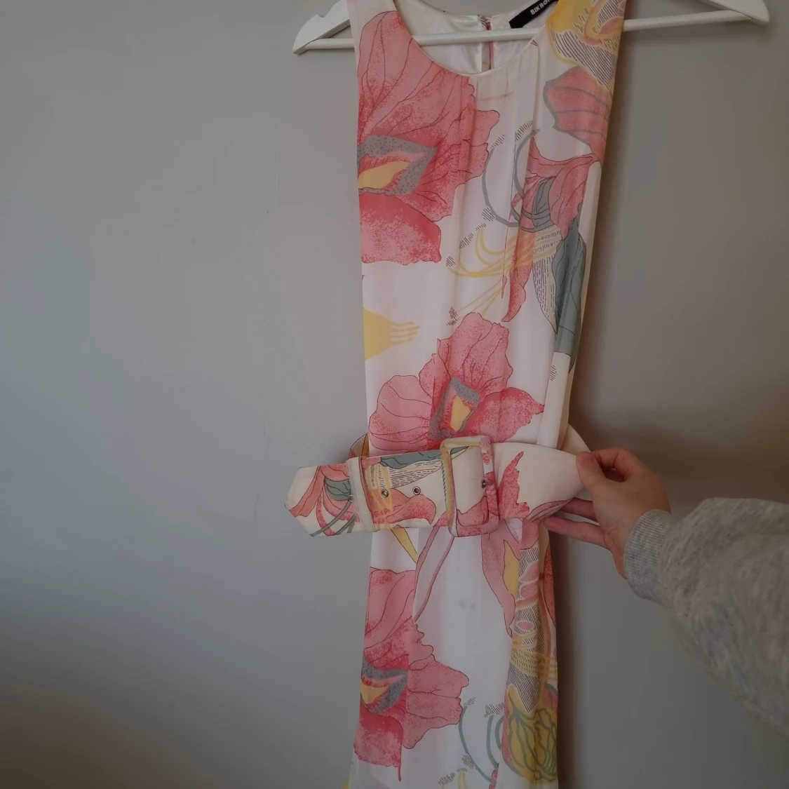 Blommig klänning från BikBok - 1