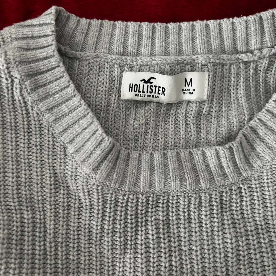 Grå stickad tröja från Hollister - 2