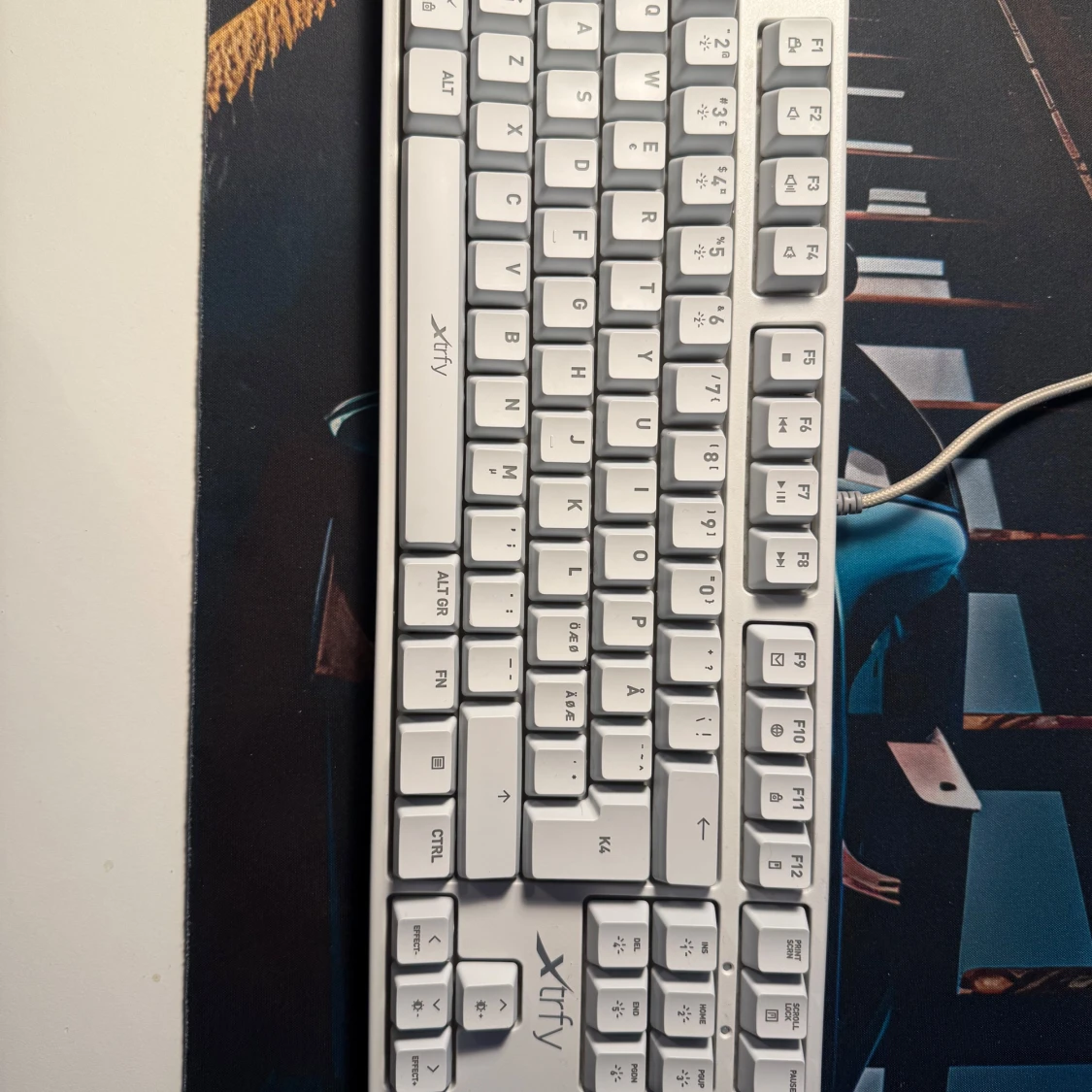 Vit tangentbord (Xtrfy K4) - 1