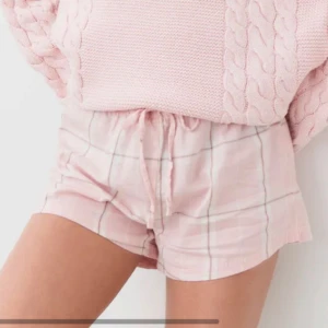 Gina tricot pyjamas shorts - Säljer pågrund av att de inte passar, kom privat för fler bilder ❤️
