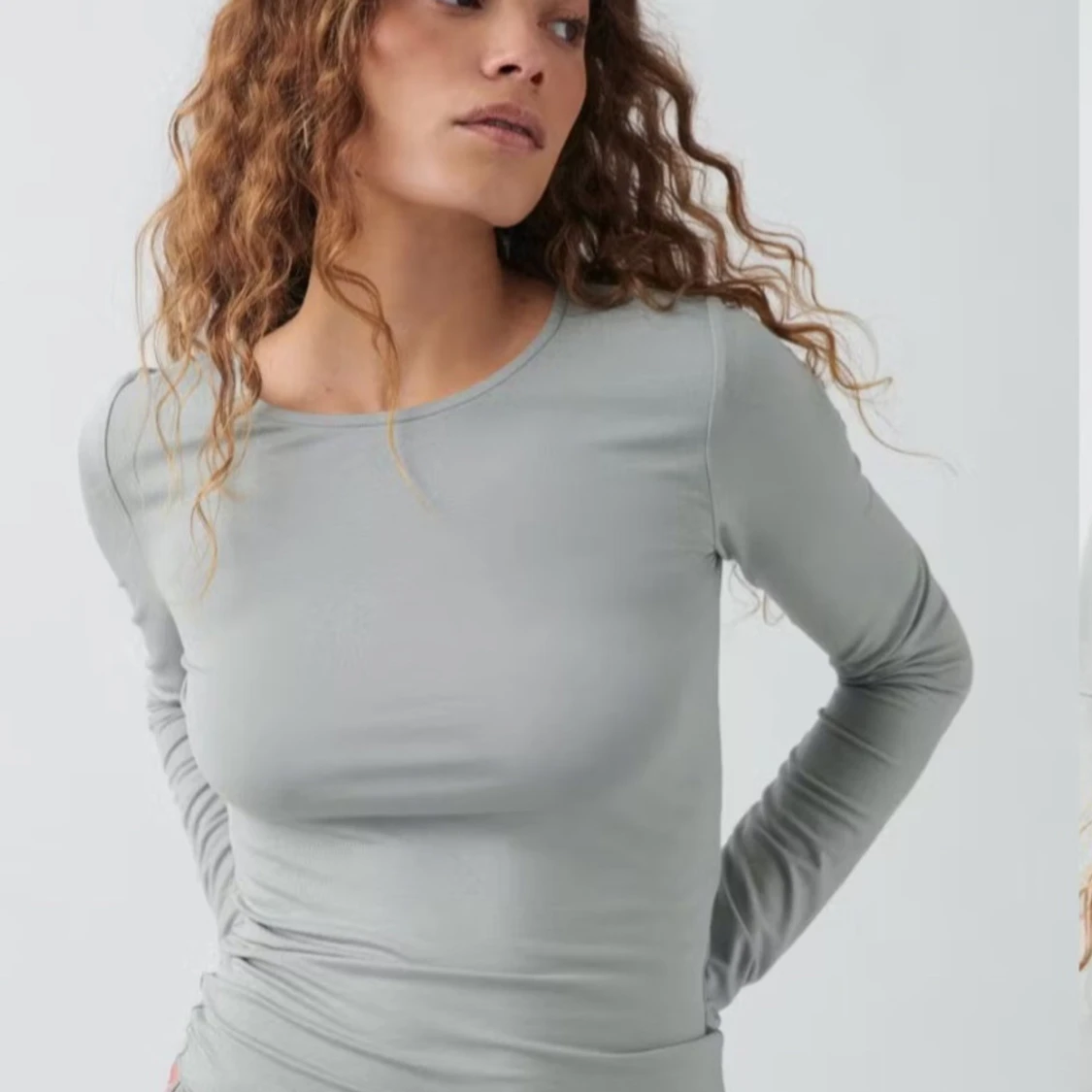Ljusgrå långärmad topp
