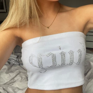 Vit tubtopp - Säljer en snygga vita tubtopp med paljetter❣️❣️Ursprungspris 500 kr