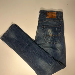 Jack & Jones vintage jeans - BRA SKICK! | Storlek 30/30 | tvärfet tvätt samt slitningar! | slimfit