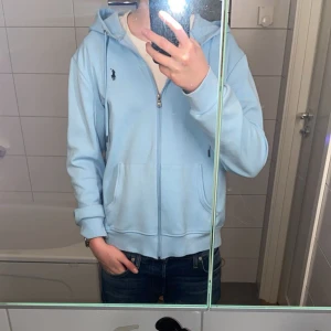 Hoodie från Ralph Lauren - Har du frågor kontakta 🔴 Helt ny, endast använd runt 5 gånger 🔴 Snabb frakt 🔴