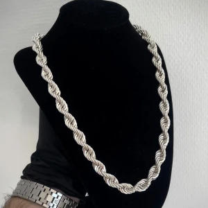 10mm! Cordell Halsband Äkta 925 Silver - Fet och mycket tung cordell kedja i massivt 925 silver! Längd 60cm och bredd 10mm! Väger 165.9g!