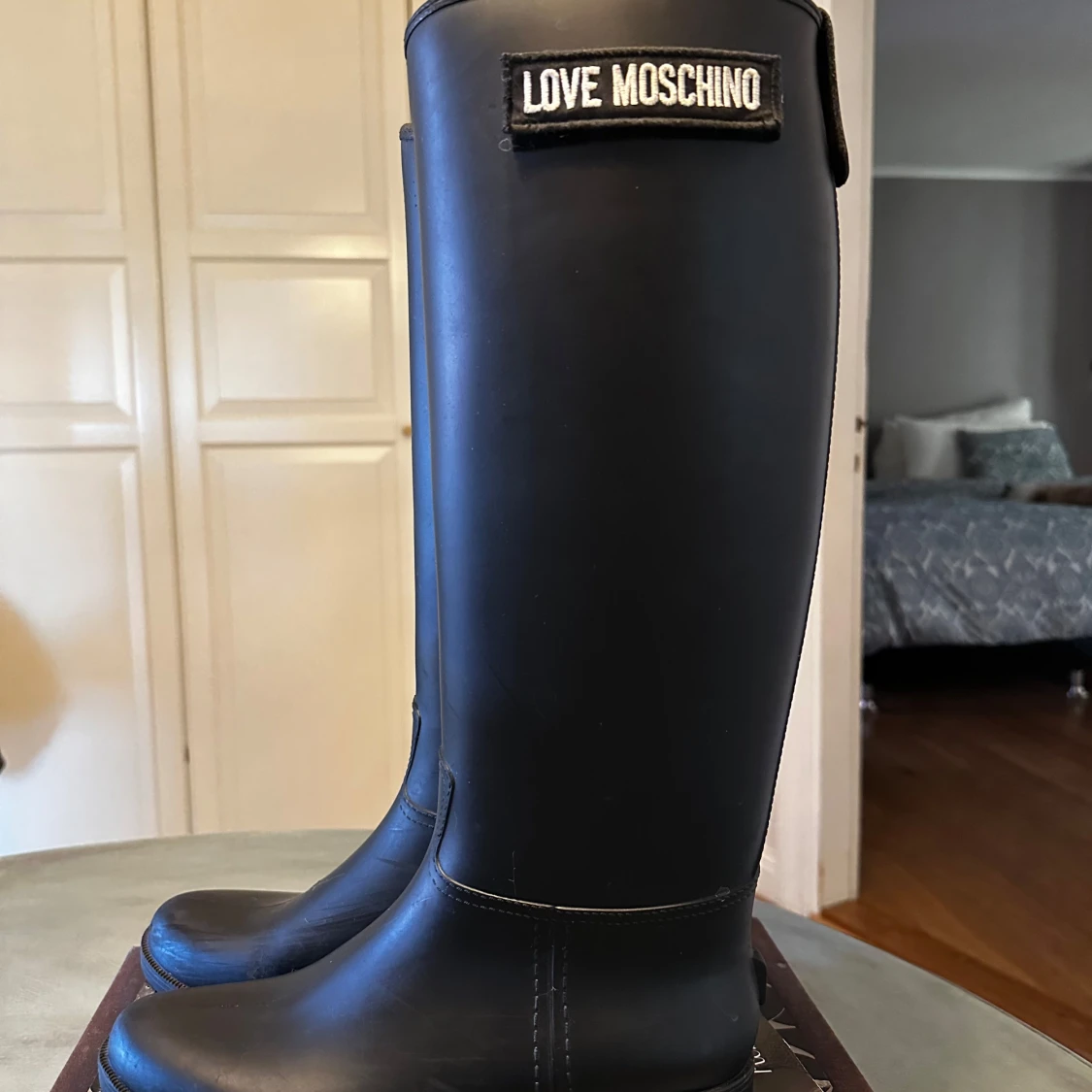 Svarta stövlar från Love Moschino