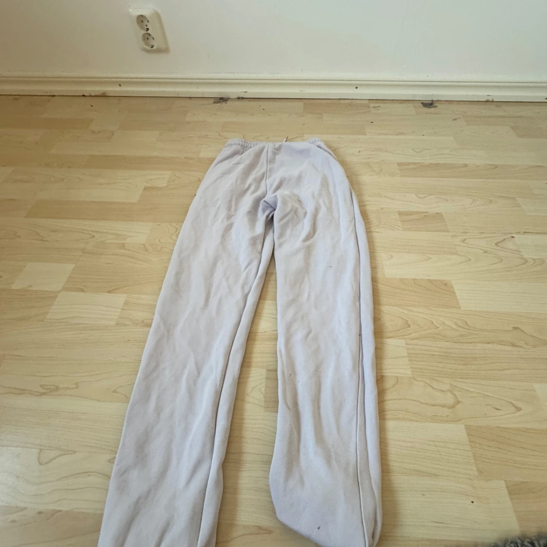 Beige mjukisbyxor från KappAhl - 1