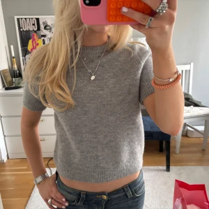 Stickad Zara T-shirt! - Knappt använd bra skick!