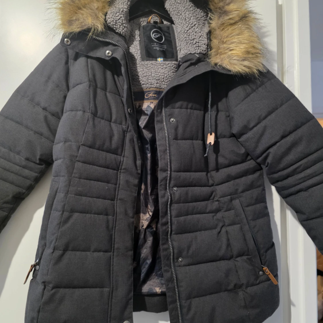 Grå dunjacka från Five Seasons knappt använd