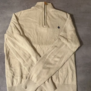 Morris Halvzip - En Morris halvzip Tröja väldigt fin och fint skick Hör av er om ni har några frågor eller vill ha mer bilder🍾