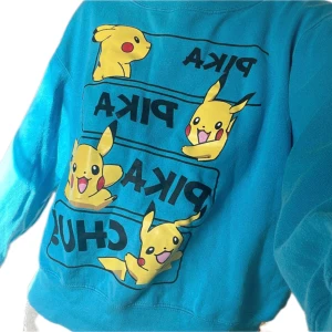 Pikachu Sweatshirt  - sparsamt använd, storlek S men sitter som XS