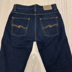 Säljer ett par feta Grim Tim jeans! | Storlek: W30 L34 | Skick: Nyskick | Nypris: ca 1700kr | Hör av dig vid frågor eller funderingar! Priset är ej hugget i sten! 