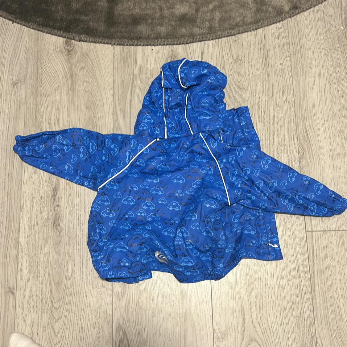 Blå regnjacka med bilmotiv från Line One - 91