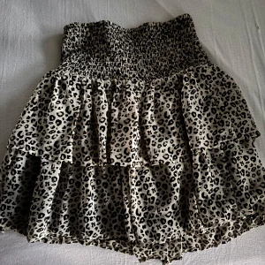 Mini kjol - Mini glamour kjol från Kappahl, använd fåtal gånger