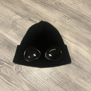 Cp company mössa - Tja säljer min cp company mössa då den inte används längre 