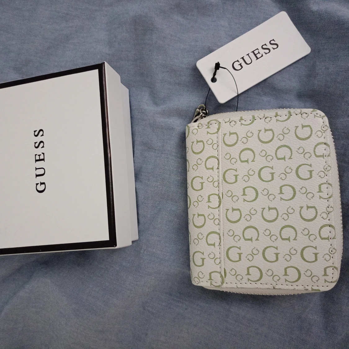 Vit plånbok från Guess - 92
