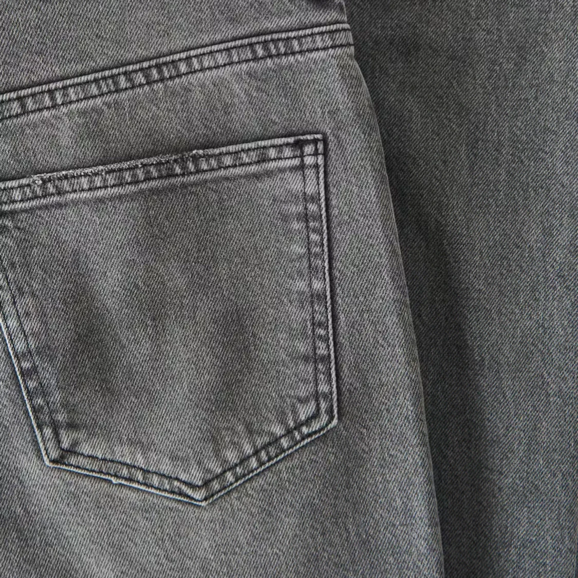 Grå bootcutjeans från Gina tricot - 90