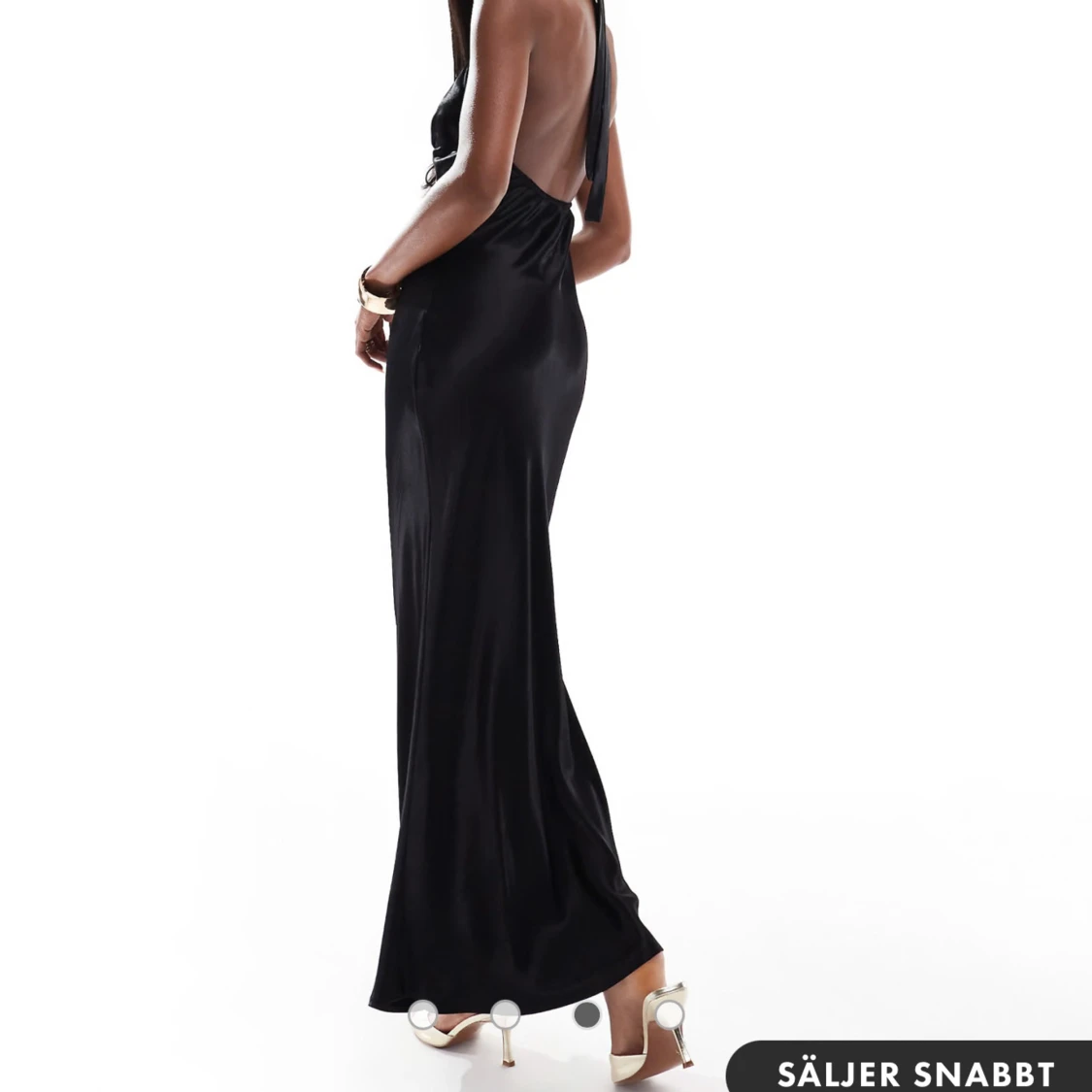Svart långklänning i satin - 90