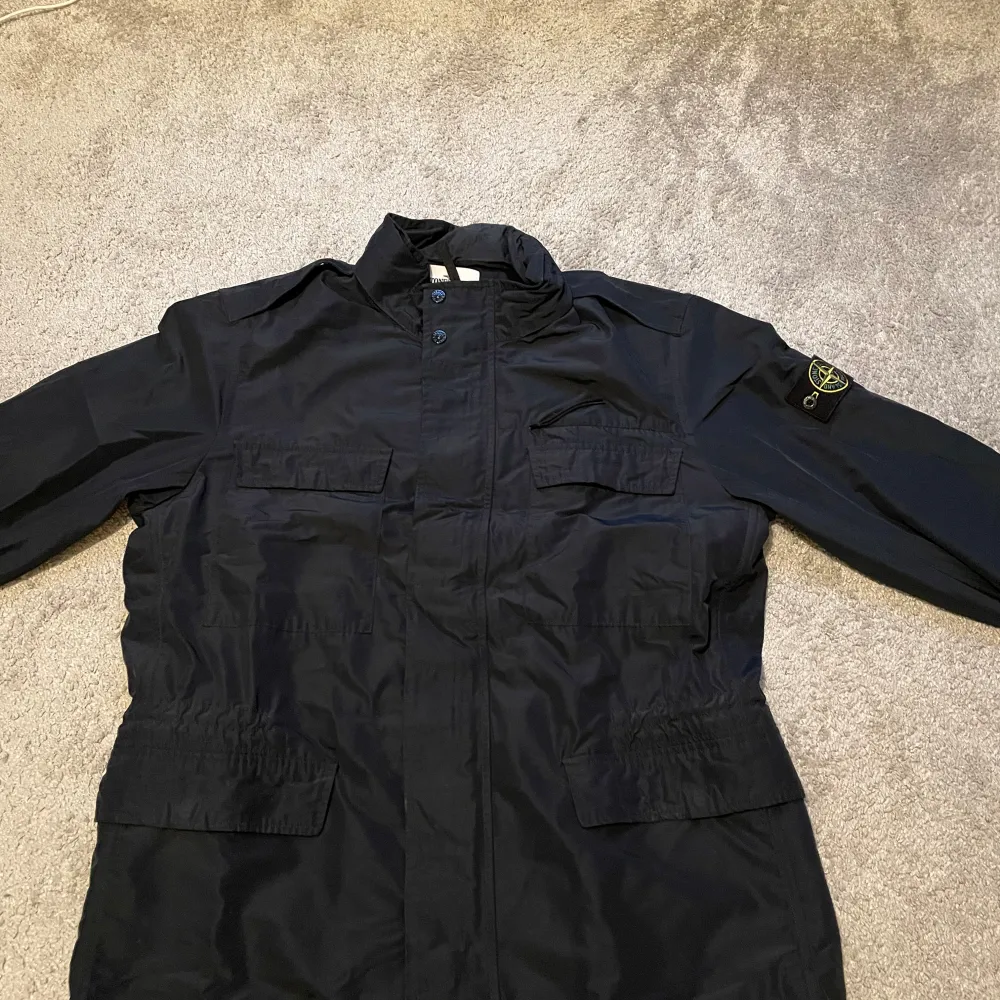 Stone Island Jacka - Svart - Storlek: XXL, men sitter som XL (Äkta) - Priset inte hugget i sten. Jackor.