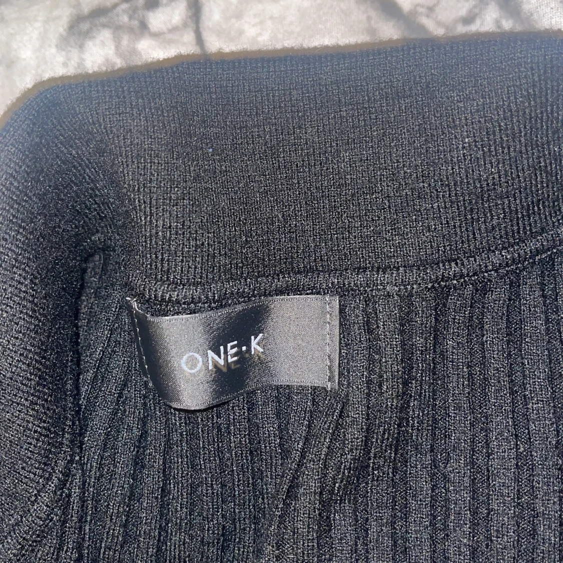 Svart ribbad bolerotopp - 93