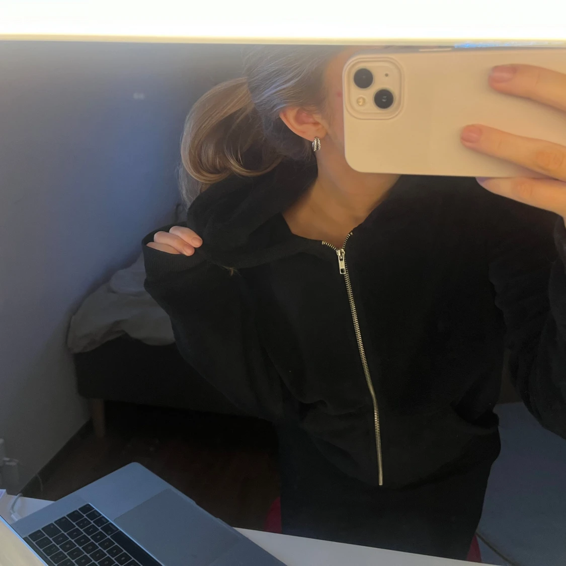 Svart fluffig zip-up hoodie❤️ - 90