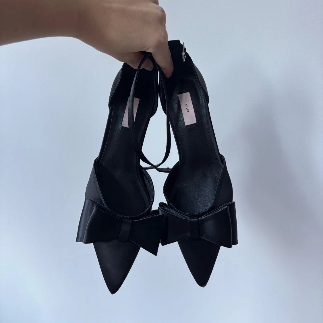 Svarta satin klackar  - 90