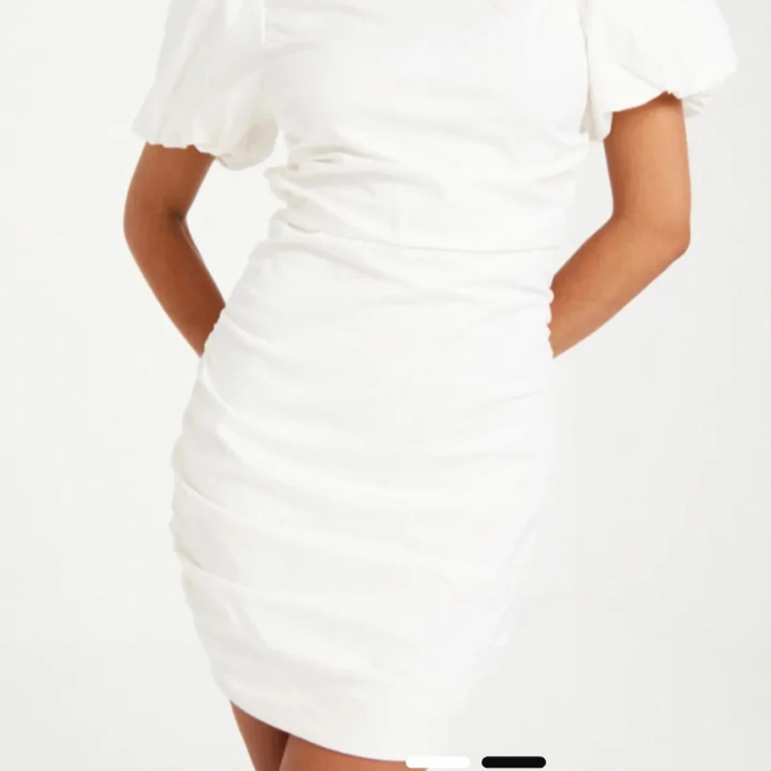 Vit klänning med puffärmar - 91