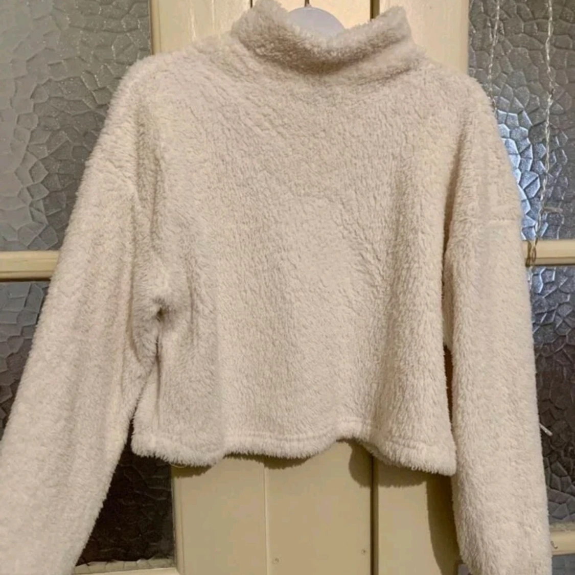 Vit fluffig tröja - 90