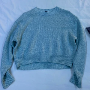 Ljusblå stickad tröja - Stickad tröja ifrån hm i storlek s 