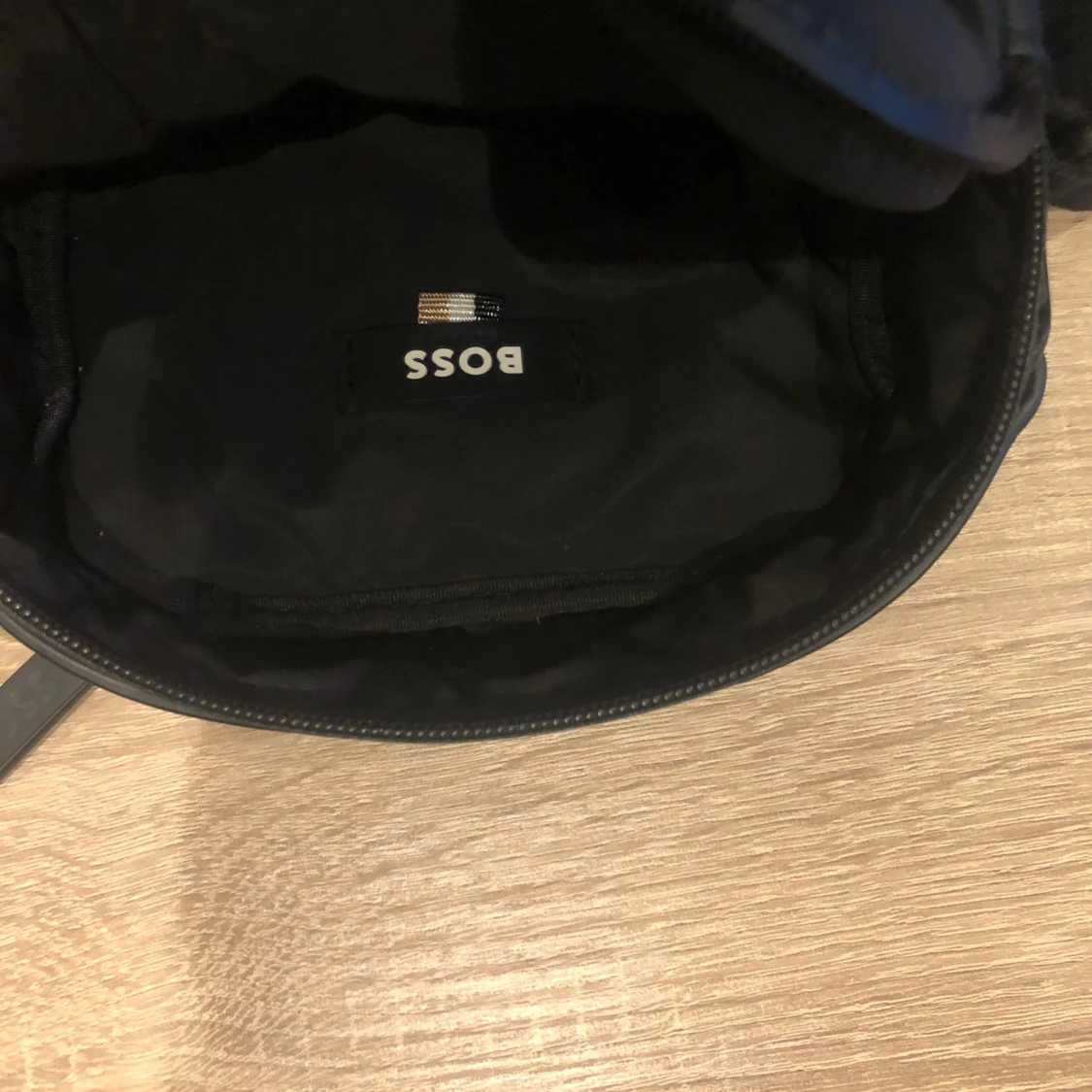 Hugo boss väska  - 91