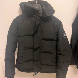Canada goose - Nästan helt ny canada goose jacka. Perfekt för vintern och perfekt skick