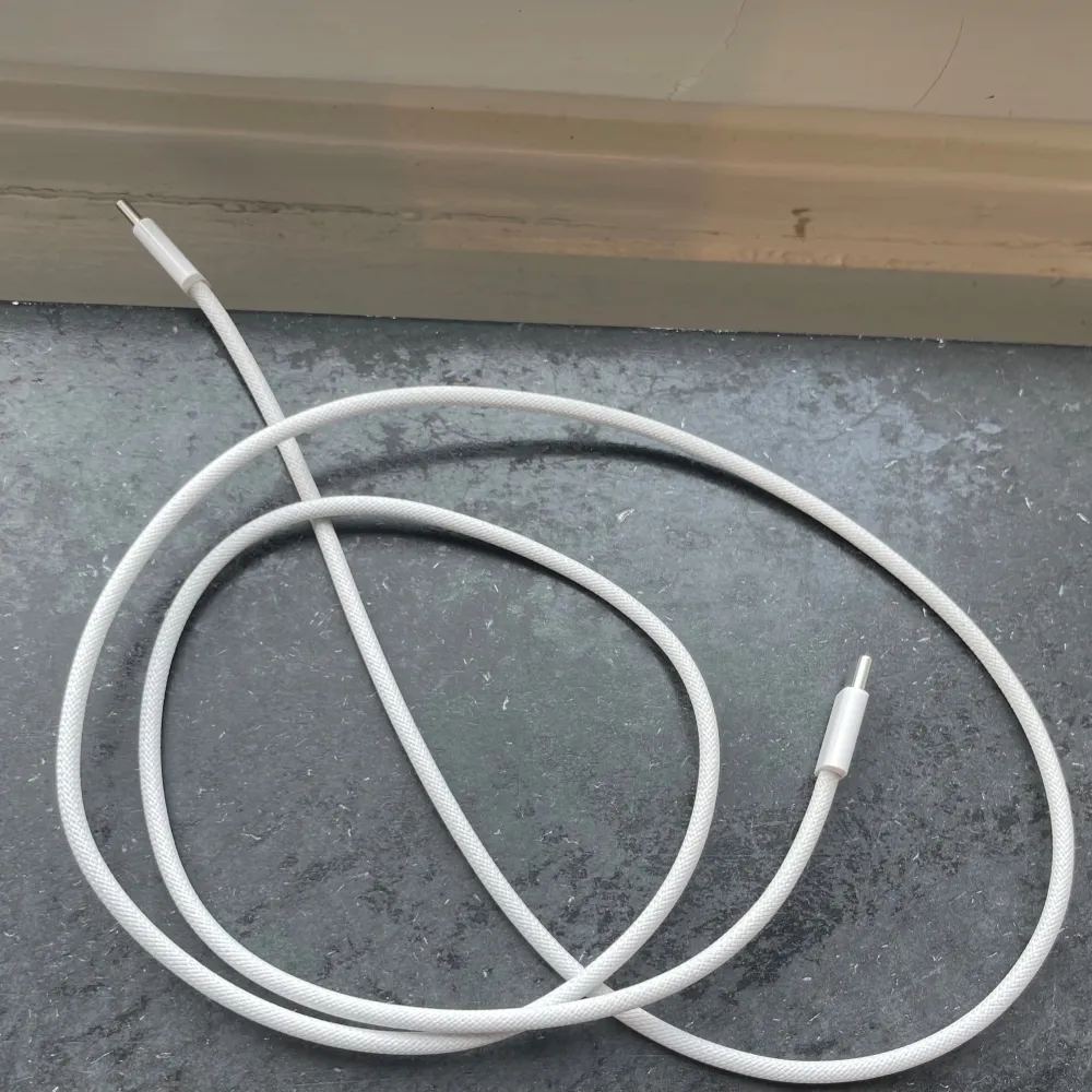 Laddare till AirPods 2, nyskick!. Övrigt.