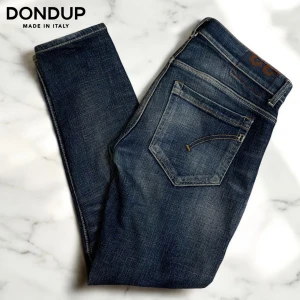 Dondup jeans - sjukt snygga jeans från Dondup, riktigt schysst tvättad look. Nypris 3500kr vid snabb affär 699!!