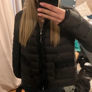 Jacka  - Super fin lite tynre dunjacka perfekt till hösten 😍