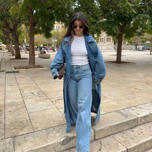 Jeanse kappa ginatricot - En helt ny kappa från ginatricot, aldrig använt så den är helt ny.