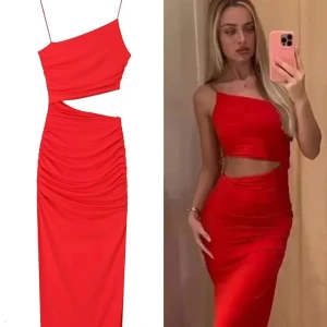 Klänning zara  - Röd klänning zara, storlek S använd en gång 340kr