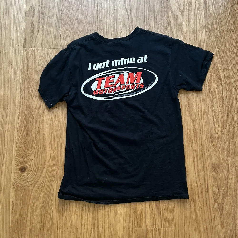 Vintage racing t shirt köpt second hand. T-shirts.