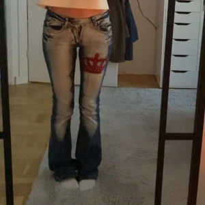 Crazy age jeans - Victoria Beckham liknande jeans, märke crazy age. Super fina, säljer då dom inte är min stil. Midja: 62, innerbenslängd: 76. 