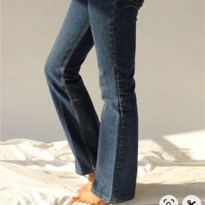 Levis jeans  - Sparsamt använda jeans, väldigt fint skick. Lånad första bild för inspo 