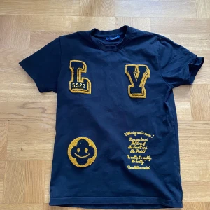 LV tröja - Helt ny passar inte mig så säljer