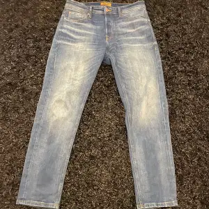 Riktigt fina jeans nästan aldrig använda skick 9/10 och det är bara att höra av sig om frågor!!