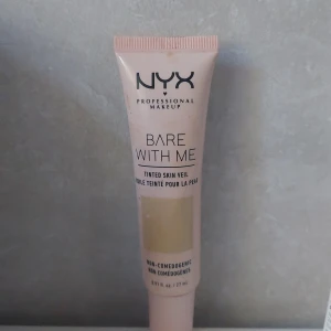 Nyx foundation!★ - Säljwr den för att den inte passade min hy! Väldigt bra på att cover finnar osv. Den är använd men det är väligt mycjet kvar dock!
