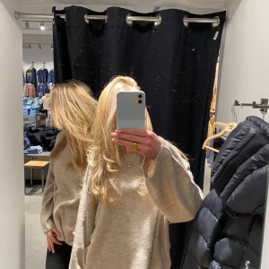 Mysig stickad tröja💓🙏🏼🙌🏼😇 - Beige mysig stickad tröja från lager 157 med bra skick. Inte kommit till så mycket användning eftersom jag har många liknande tröjor💓